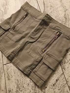 Squeeze Olive Green Cargo Mini Skirt with Zip Pockets